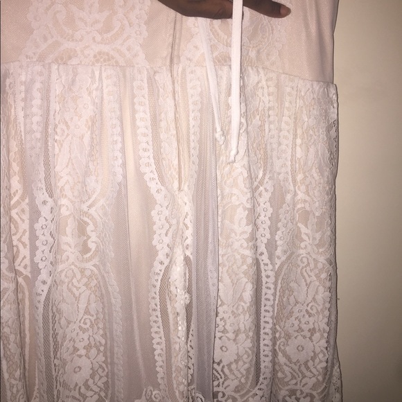 Super Cute dress with key hole in the front - Picture 7 of 7